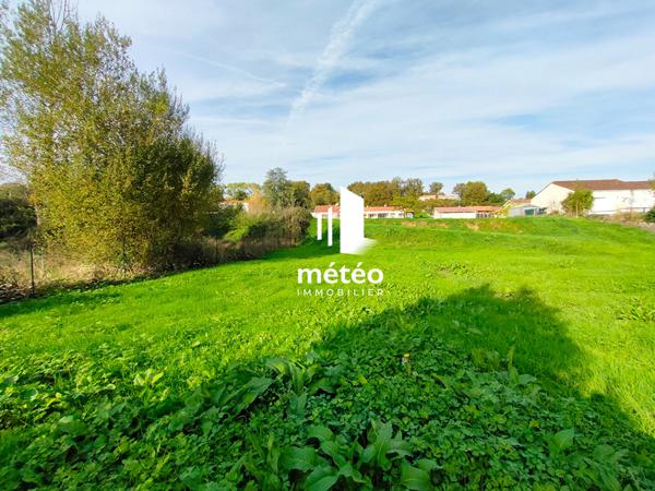 Terrain viabilisé de 1789 m2 – Mareuil Sur Lay