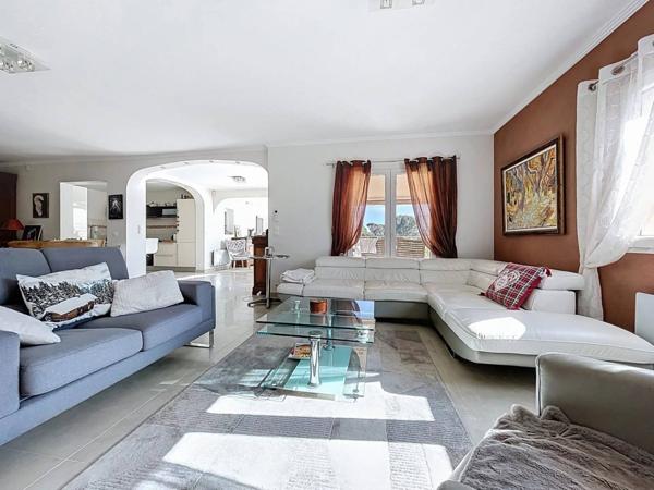 Magnifique villa avec F2 indépendant piscine garage