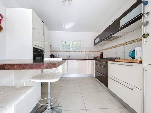 Magnifique villa avec F2 indépendant piscine garage