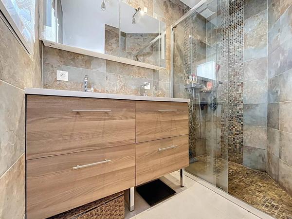 Magnifique villa avec F2 indépendant piscine garage