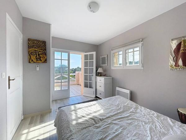 Magnifique villa avec F2 indépendant piscine garage