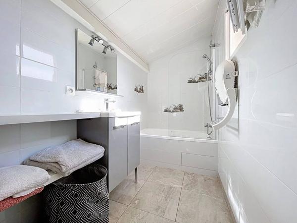 Magnifique villa avec F2 indépendant piscine garage