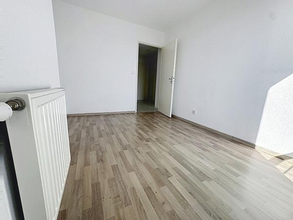 DERNIER ETAGE APPARTEMENT T3 LUMINEUX