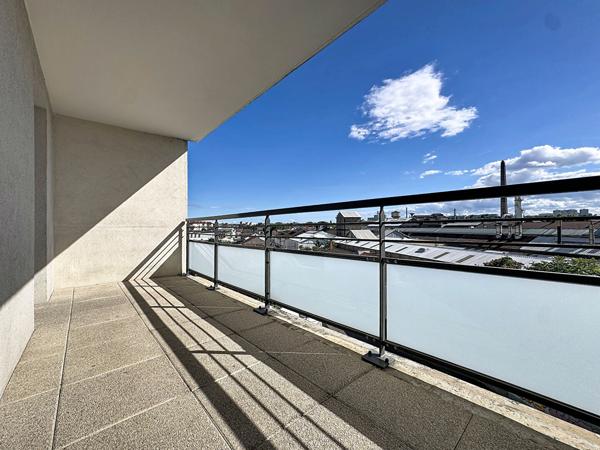 DERNIER ETAGE APPARTEMENT T3 LUMINEUX