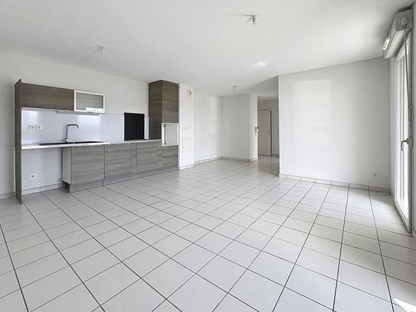 DERNIER ETAGE APPARTEMENT T3 LUMINEUX