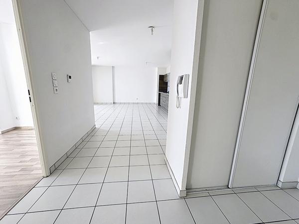 DERNIER ETAGE APPARTEMENT T3 LUMINEUX