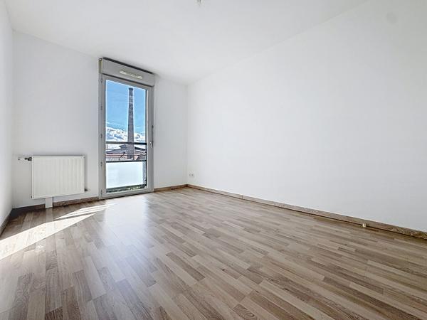 DERNIER ETAGE APPARTEMENT T3 LUMINEUX