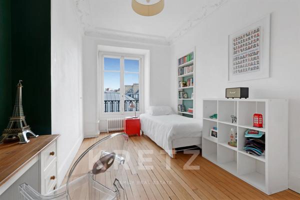 Paris XVI - La Muette - Duplex familial - Dernier étage - Vue dégagée & Tour Eiffel