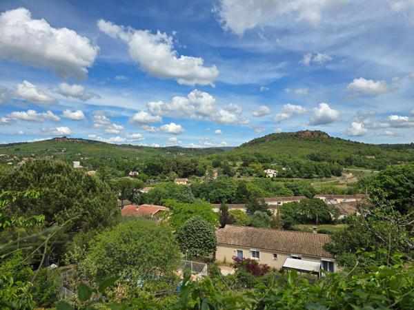 Un véritable coin de nature sur les hauteurs de Bédarieux, avec vue dominante et cadre exceptionnel.