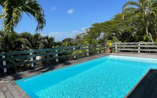 Maison à vendre    5 pièces • 142,81 m2 Petit-Bourg