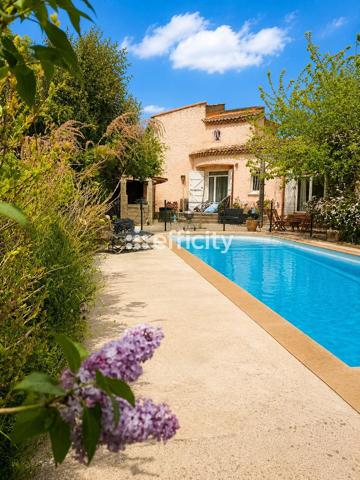 Maison
         8 pièces
        - 230 m² 529 000 € *