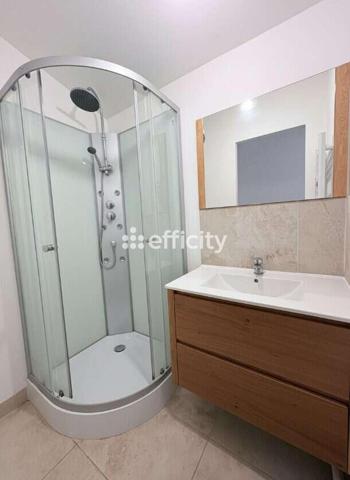 Maison
         8 pièces
        - 230 m² 529 000 € *