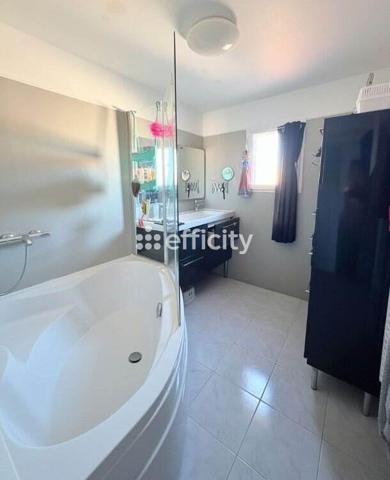 Maison
         8 pièces
        - 230 m² 529 000 € *