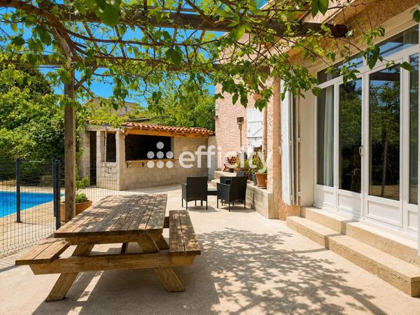 Maison
         8 pièces
        - 230 m² 529 000 € *