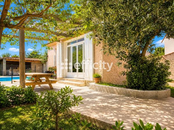 Maison
         8 pièces
        - 230 m² 529 000 € *