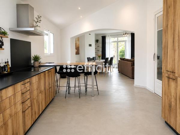 Maison
         8 pièces
        - 230 m² 529 000 € *