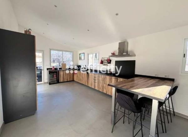 Maison
         8 pièces
        - 230 m² 529 000 € *