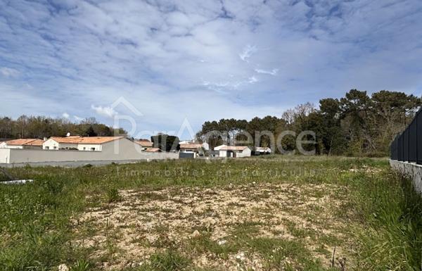 Terrain constructible 449 m2 Environnement calme et boisé