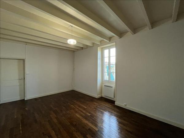 Maison à louer |  ROULLET ST ESTEPHE |  3 pièces | 86 m²