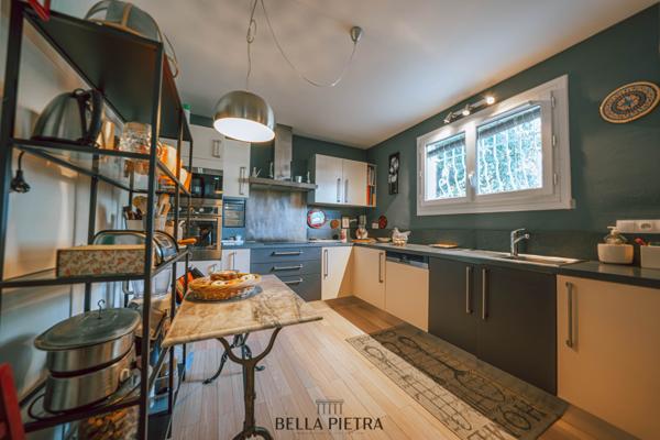 Saint-Gély-du-Fesc (34980) Saint-Gély-du-Fesc centre - Maison de charme avec piscine et jardin arboré