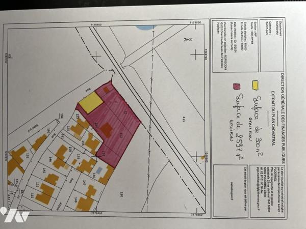 A 5 mn de VANNES,  TERRAIN CONSTRUCTIBLE d'environ 1600m2 avec Maison de caractère à rénover 