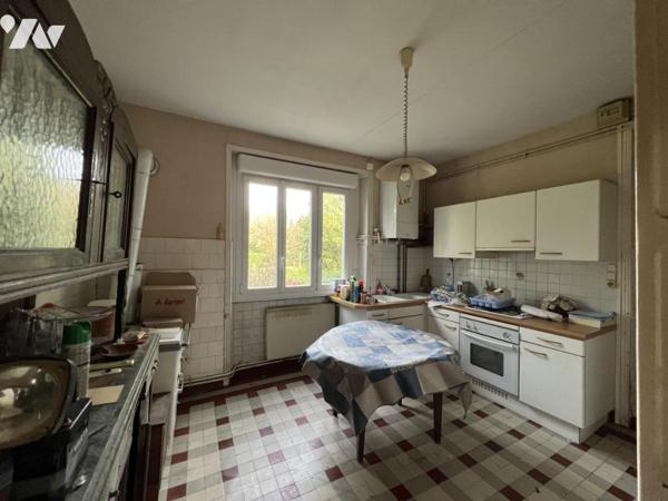 A 5 mn de VANNES,  TERRAIN CONSTRUCTIBLE d'environ 1600m2 avec Maison de caractère à rénover 