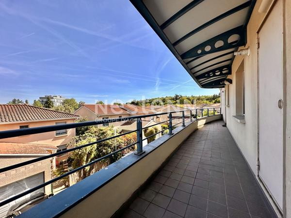 Appartement en duplex 4 pièces 3 chambres avec place de parking - 69500 BRON