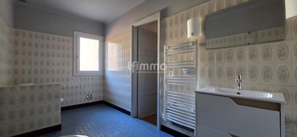 Ensemble immobilier à fort potentiel + dépendances + local commercial