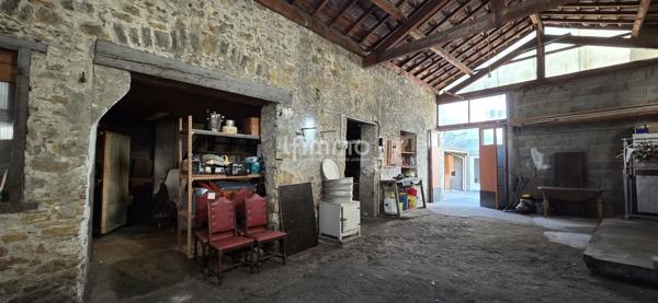 Ensemble immobilier à fort potentiel + dépendances + local commercial