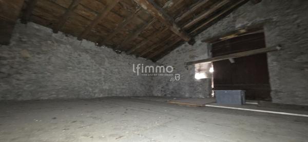 Ensemble immobilier à fort potentiel + dépendances + local commercial