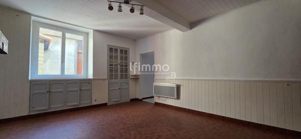 Ensemble immobilier à fort potentiel + dépendances + local commercial