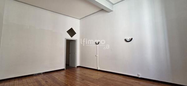 Ensemble immobilier à fort potentiel + dépendances + local commercial