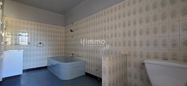 Ensemble immobilier à fort potentiel + dépendances + local commercial