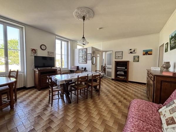 Maison
                                                                                                                                                                                                                                                                                                                        5 pièce(s)                                                                                                                                                                                                          4 chambre(s)                                                                                                                                                                                                          160  m²