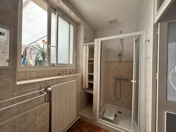 Maison
                                                                                                                                                                                                                                                                                                                        5 pièce(s)                                                                                                                                                                                                          4 chambre(s)                                                                                                                                                                                                          160  m²