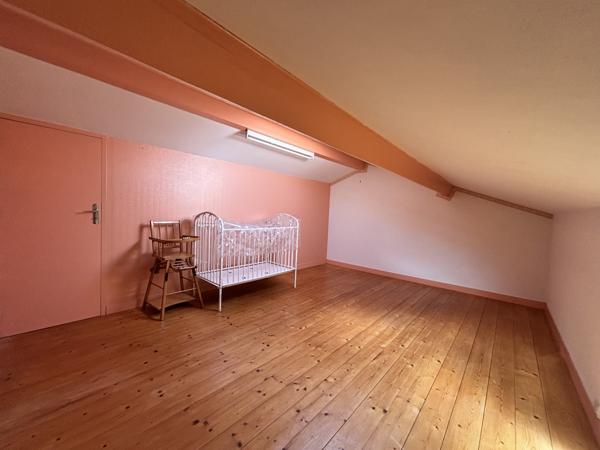 Maison
                                                                                                                                                                                                                                                                                                                        5 pièce(s)                                                                                                                                                                                                          4 chambre(s)                                                                                                                                                                                                          160  m²