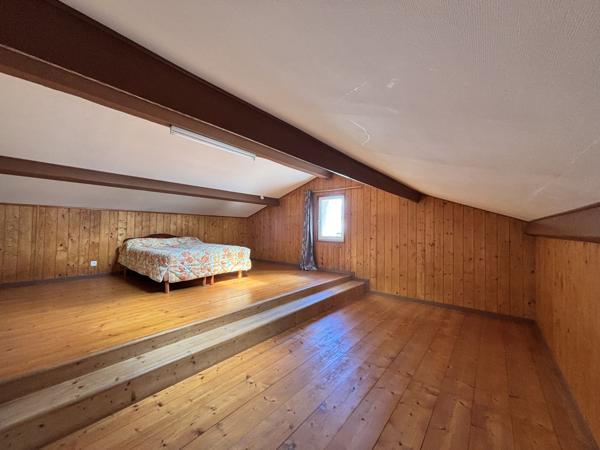 Maison
                                                                                                                                                                                                                                                                                                                        5 pièce(s)                                                                                                                                                                                                          4 chambre(s)                                                                                                                                                                                                          160  m²