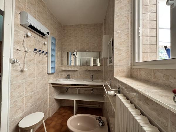 Maison
                                                                                                                                                                                                                                                                                                                        5 pièce(s)                                                                                                                                                                                                          4 chambre(s)                                                                                                                                                                                                          160  m²