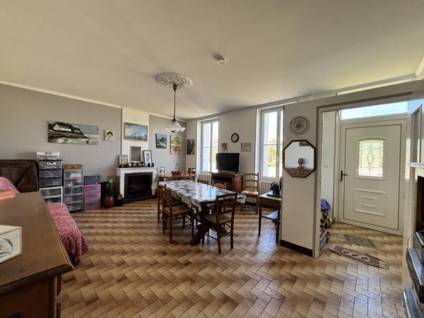 Maison
                                                                                                                                                                                                                                                                                                                        5 pièce(s)                                                                                                                                                                                                          4 chambre(s)                                                                                                                                                                                                          160  m²
