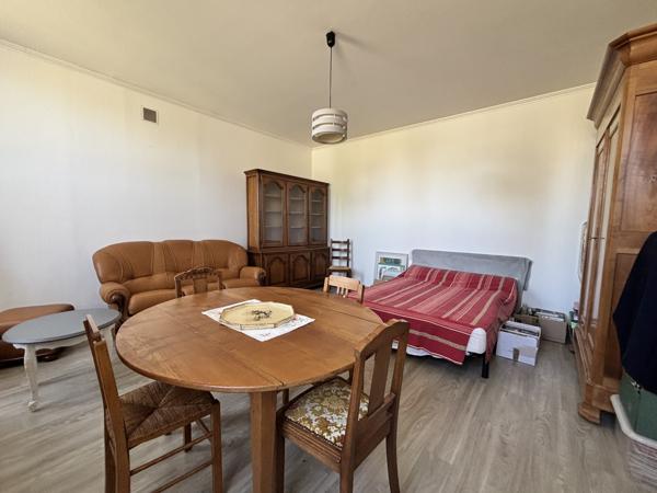 Maison
                                                                                                                                                                                                                                                                                                                        5 pièce(s)                                                                                                                                                                                                          4 chambre(s)                                                                                                                                                                                                          160  m²