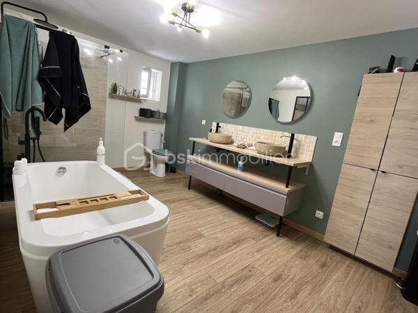 Niort Surimeau, magnifique maison de 350 m² habitable. Ce bien sur 2 niveaux, se compose au rdc d'une grande entrée desservant une buanderie avec wc, d'une lingerie et d'un garage fermé. Vous trouverez en enfilade un grand salon avec poêle à pellets et accès vers l'étage, une grande cuisine aménagée et équipée, une salle à manger et une chambre parentale avec dressing et salle de bains/douche, avec accès terrasse.
A l'étage, palier, 4 chambres dont 2 parentales, dégagement avec rangements et grande pièce loisirs.
La parcelle fait 3693 m² sans vis à vis et arborée. On y trouve une piscine semi enterrée, un bar d'été, 4 petites dépendances de rangement, un grand abri de jardin et un préau attenant à la maison de 200 m².
Toiture et isolation de 2025, portail électrique, terrasse carrelée avec petit salon marocain.
Bien unique sur Niort, à voir rapidement.