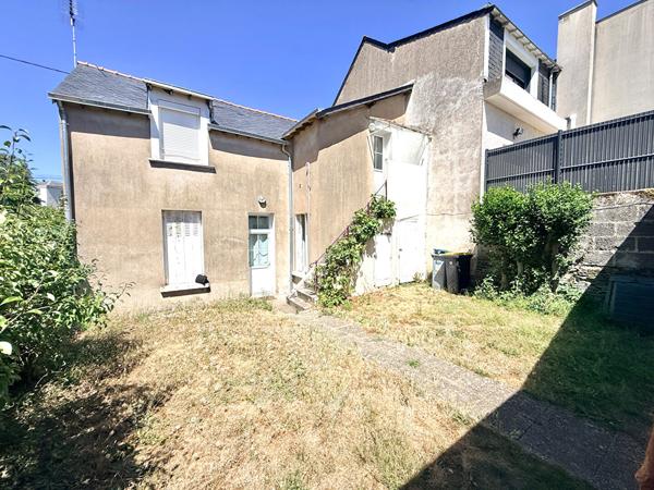 CAMUS, ANGERS - IMMEUBLE DE RAPPORT DEUX LOTS, JARDIN ET GARAGE Angers