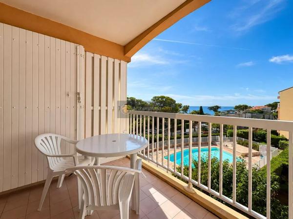 Vente                                                      Appartement
                        
                     3 pièces                      40 m2                     à Saint-Aygulf