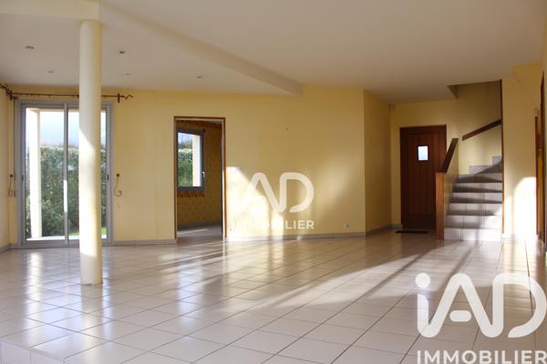 Maison à vendre 8 pièces 225 m² L'Huisserie