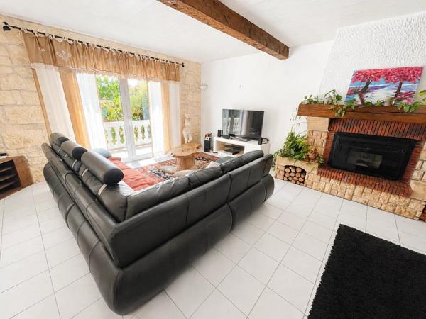 Vente                                                      Villa
                        
                     4 pièces                      123 m2                     à Le Cannet-des-Maures