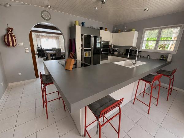 Vente                                                      Villa
                        
                     4 pièces                      123 m2                     à Le Cannet-des-Maures