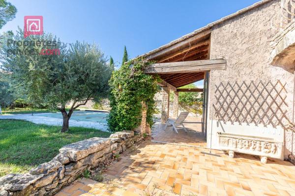 Maison Carpentras 6 pièce(s) 137 m2 sur un terrain de 770 m2 avec piscine