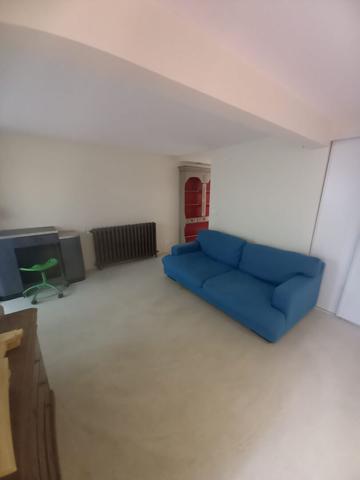 Grand studio à louer