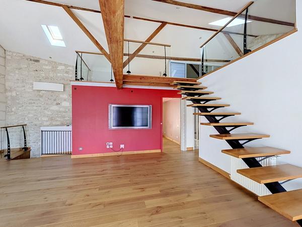 PLATEAU D'ANGOULEME Emplacement exceptionnel pour ce magnifique duplex