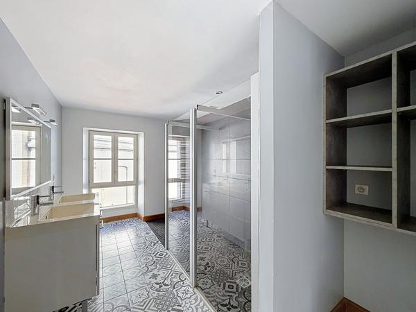 PLATEAU D'ANGOULEME Emplacement exceptionnel pour ce magnifique duplex